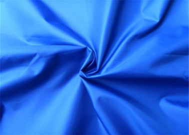 चीन ब्लू पॉलिएस्टर बुना कपड़ा 190T यार्न गणना तफ़ता आरामदायक हाथ लग रहा है आपूर्तिकर्ता