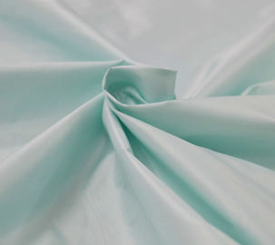 चीन पु / पीए लेपित पॉलिएस्टर तफ़ता कपड़े 420T सादे रंग 20 * 20 डी यार्न गणना आपूर्तिकर्ता
